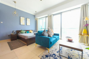 Luxury Escapes - Stylish Studio with a Balcony in 8 Blvd Downtown